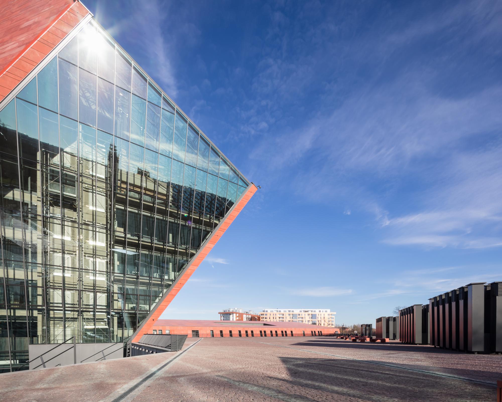 Photograph of Museum of the Second World War, designed by Kwadrat Studio Architektoniczne and located in Gdańsk, Poland