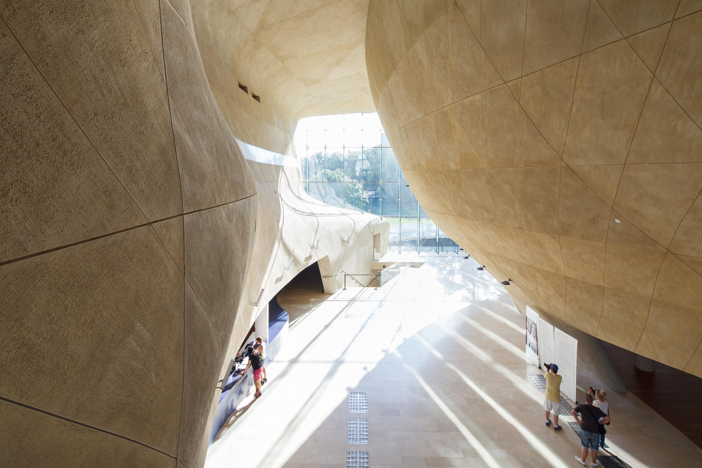 Photograph of POLIN Museum of the History of Polish Jews, designed by Lahdelma & Mahlamäki Architects and located in Warsaw, Poland