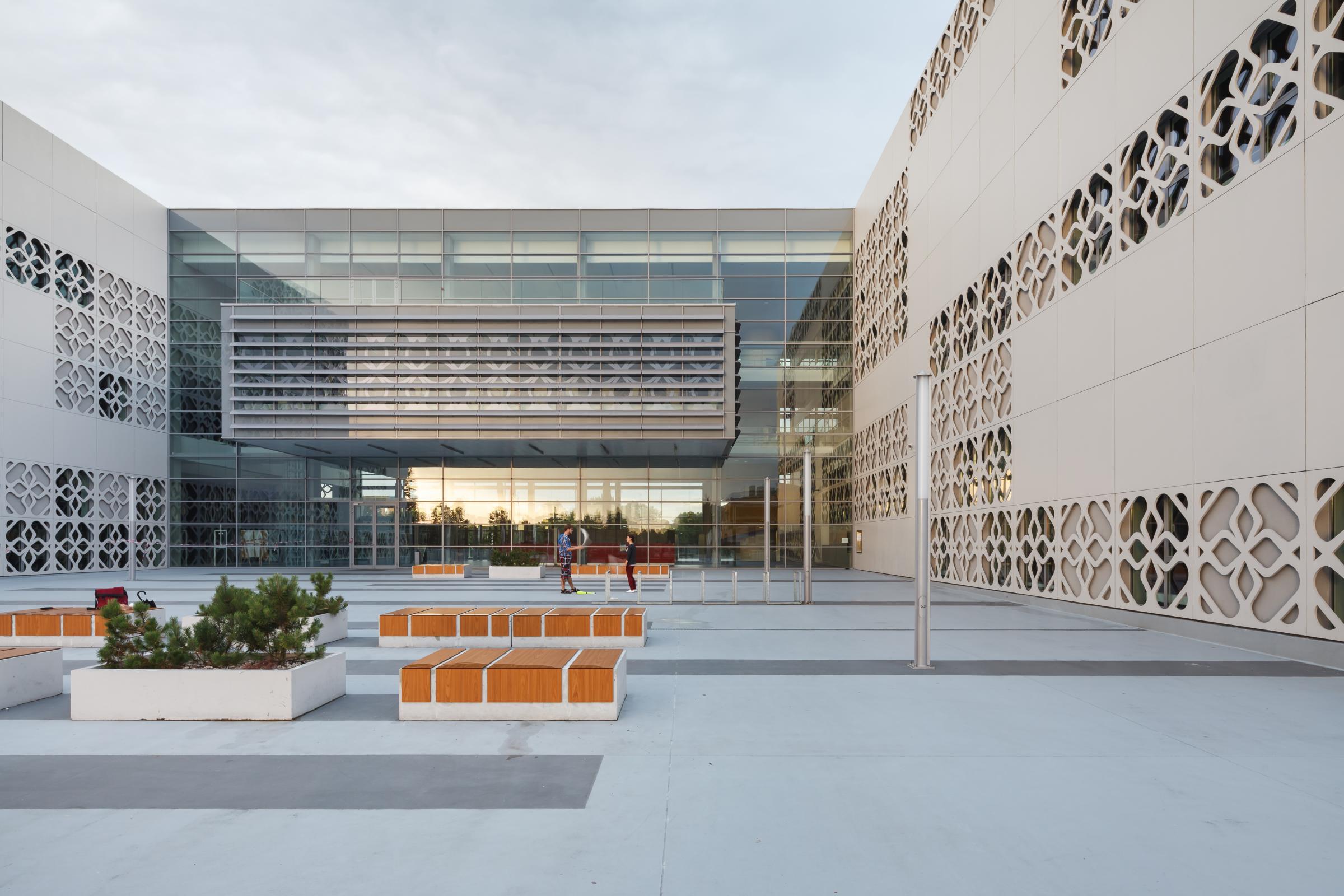Photograph of Center of Modern Education, designed by AA_Studio/Group-Arch and located in Białystok, Poland