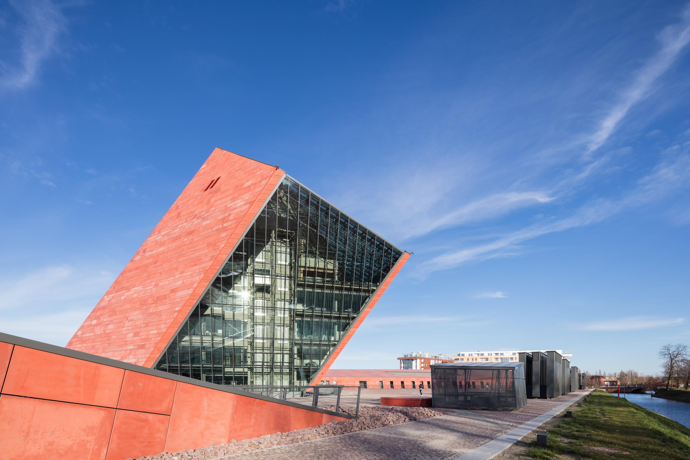 Photograph of Museum of the Second World War, designed by Kwadrat Studio Architektoniczne and located in Gdańsk, Poland