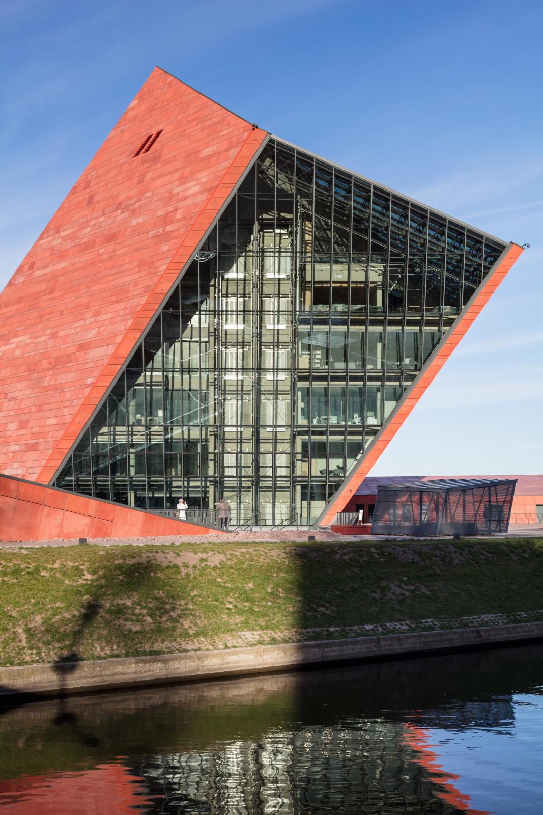 Photograph of Museum of the Second World War, designed by Kwadrat Studio Architektoniczne and located in Gdańsk, Poland