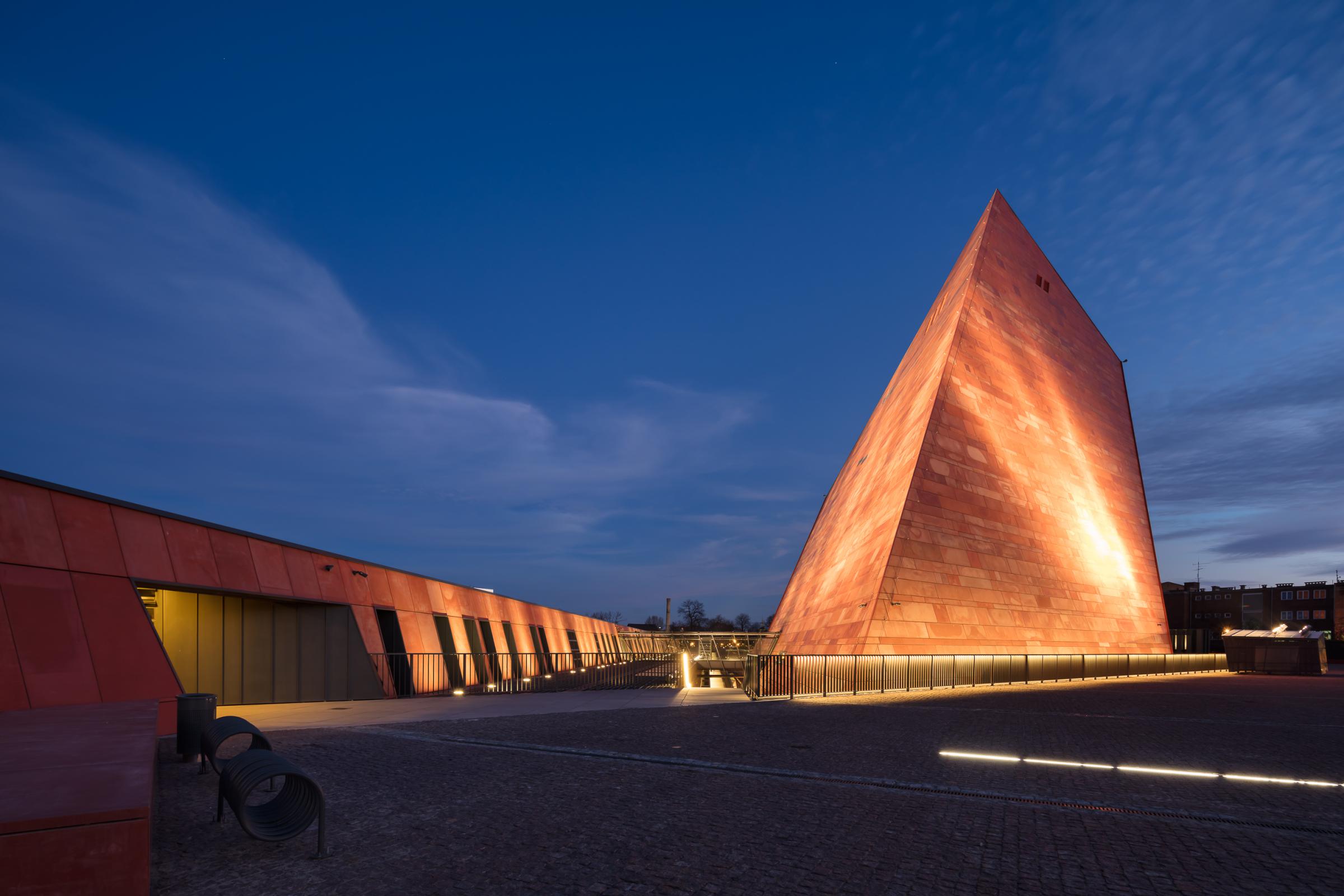 Photograph of Museum of the Second World War, designed by Kwadrat Studio Architektoniczne and located in Gdańsk, Poland