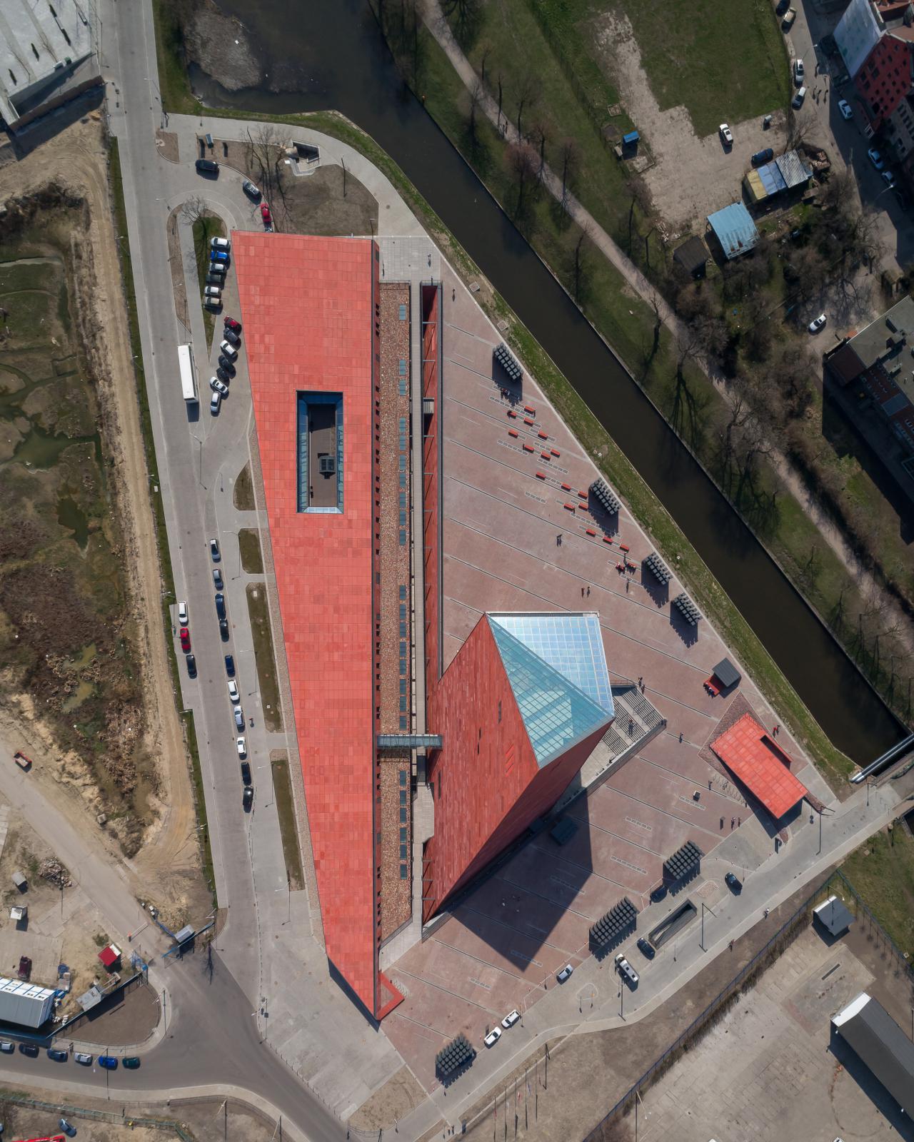 Photograph of Museum of the Second World War, designed by Kwadrat Studio Architektoniczne and located in Gdańsk, Poland