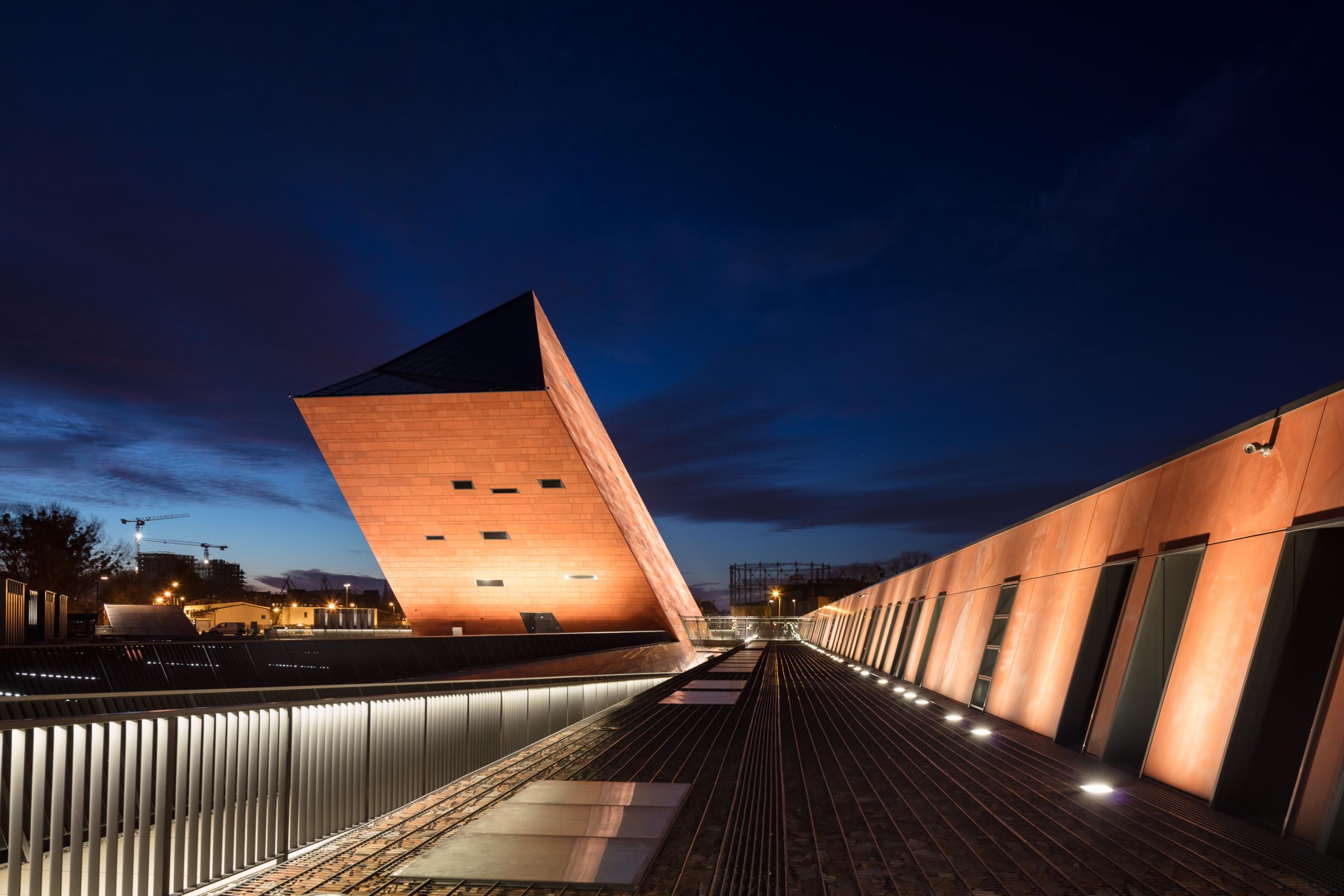 Photograph of Museum of the Second World War, designed by Kwadrat Studio Architektoniczne and located in Gdańsk, Poland